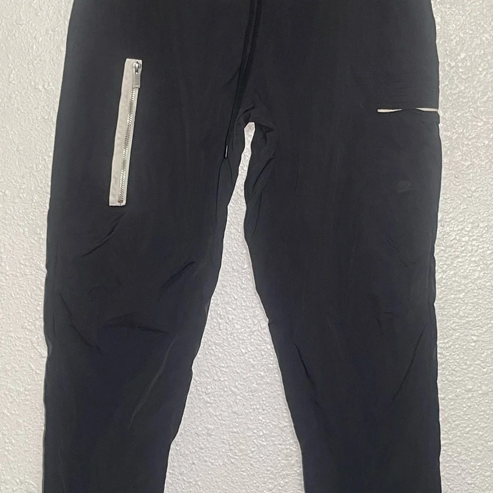 Nike Black women’s drawstring crop pants size medium